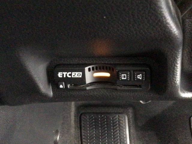 いまや快適なカーライフに欠かせないETCが付いています。