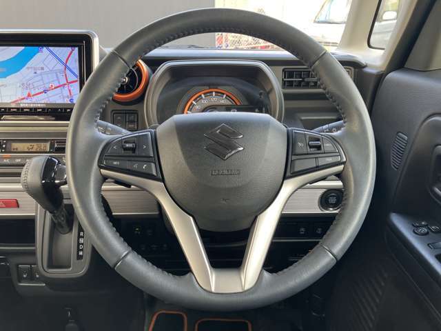 ステアリングスイッチ搭載！ハンドルひとつで手を離さなくても運転中視線をそらさなくても操作が出来て便利です