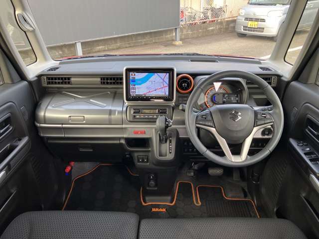 軽とは思えない機能性と上質感を兼ね備えたコックピット