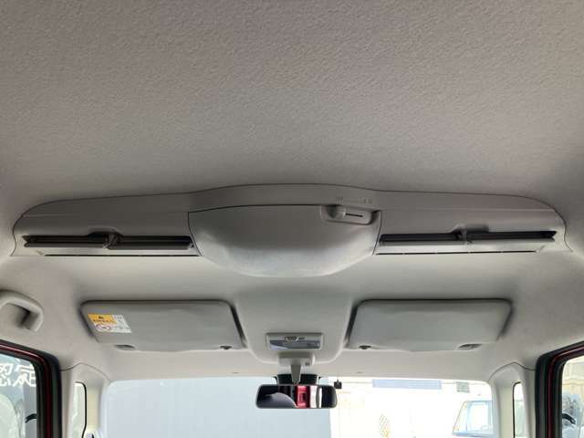 サーキュレーター付きなので車内の温度を下げてくれますので、後席も快適です