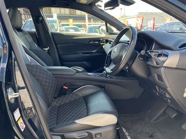 運転席はご覧の通りです。