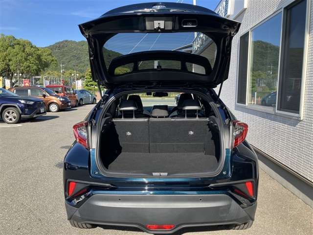 普段使いには充分な広さのラゲージスペースです。