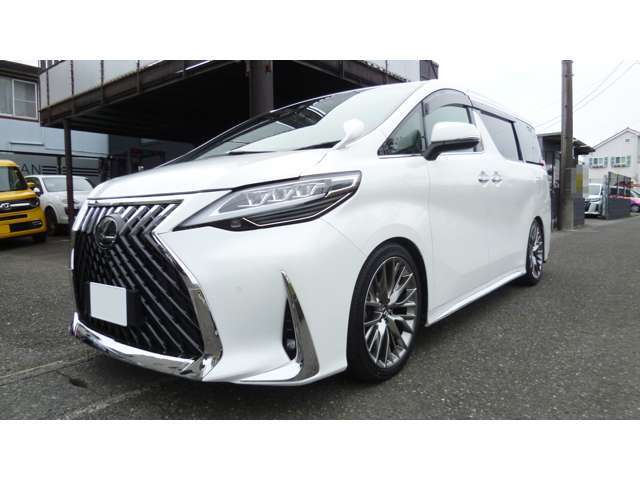 レクサスLM350仕様に変更しております。