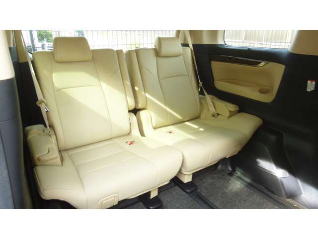 3列目シートになります。2人掛け、3人掛けで使用できます。