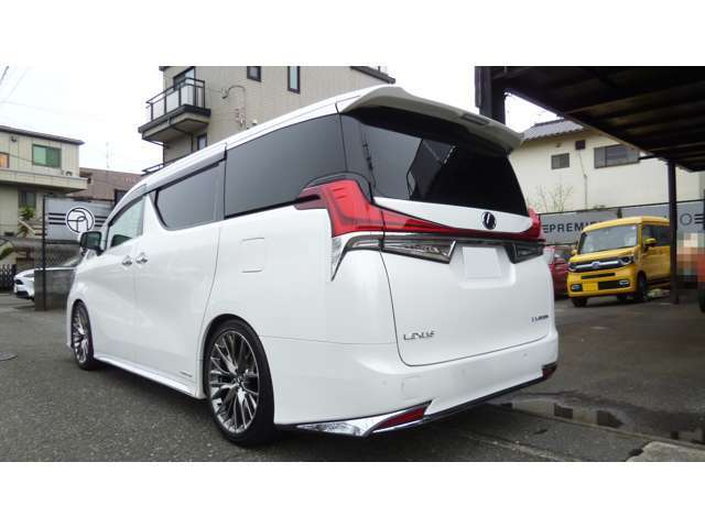 左斜め後ろからの画像になります。