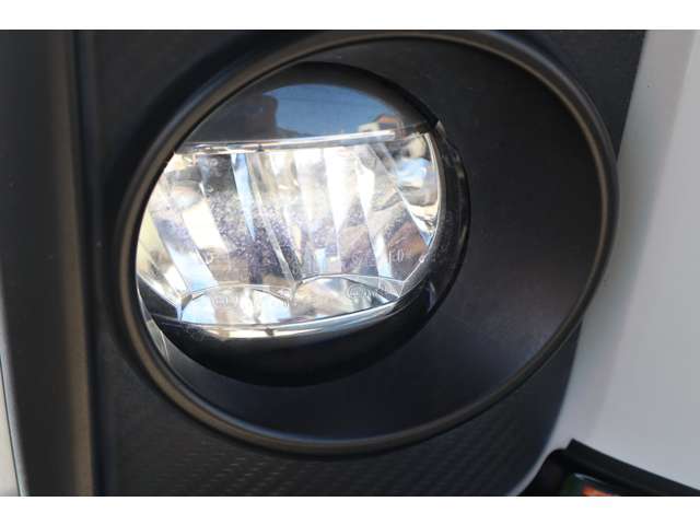 ［全国納車］　提携陸送会社＆自社積載車で全国への納車を行なっております。只今、提携陸送会社さんの協力により、陸送費用を半額にて承る事が出来ます。毎月、沢山の全国各地のお客様宅にお届け致しております♪♪