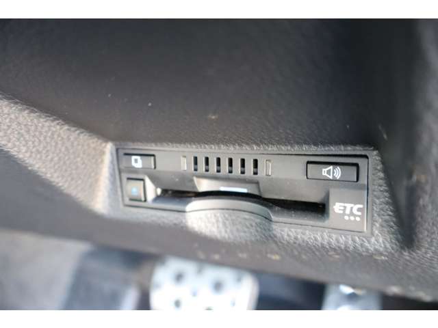 ［取説＆保証書］　新車時の新車保証書、整備記録簿、各種取り扱い説明書が揃っておりますので、ご安心してお買い求め頂けます。納車時には、第三者機関の鑑定書もお渡し致しております♪♪