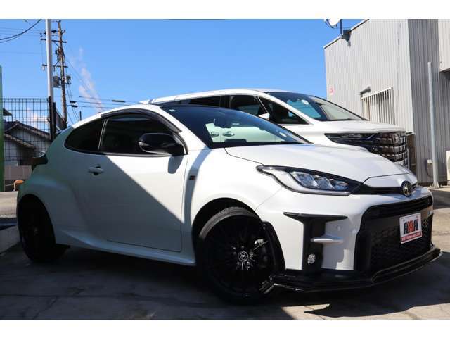 セーフティセンス、レーダークルーズコントロール、ブラインドスポットモニター、LEDヘッドライト＆フォグランプ、スマートキー2個、プッシュS、ルーフブラック、クリアランスソナー、ヘッドアップディスプレイ