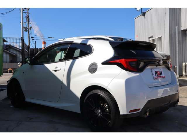 ［内外装］　仕入れの際に内外装共に徹底した検品チェックを行なっております。いずれの車両も内外装共に自信を持ってお勧め出来ます車両です。また、主に禁煙車を取り扱っておりますので室内はクリーンで快適です♪