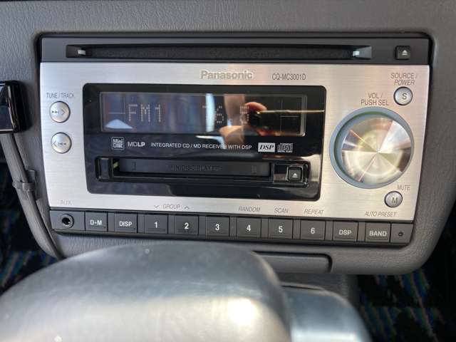 CDチューナー。外部入力ができるAUX端子付き