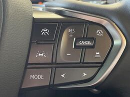 【レーダークルーズコントロール】高速道路での長距離走行が楽に！！自動で速度を保つクルーズコントロールが、衝突軽減システムと連携し、前方の車両を感知して車間を保つように速度調節してくれます！！