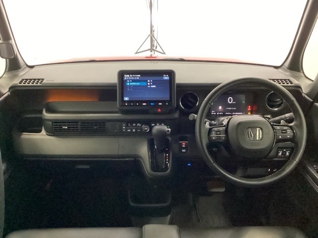 フロントガラスが大きく、ワイドな視界で運転もしやすくなるように、設計されています。