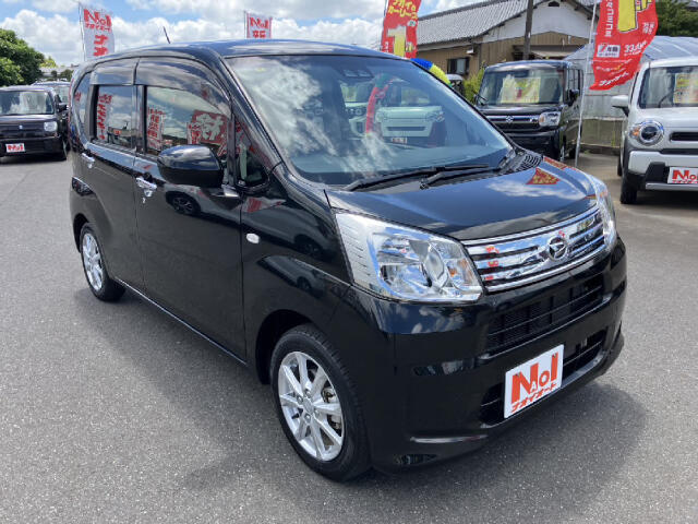 【当店のこだわり】入庫後のお車は選任スタッフによる細部清掃を実施しております。足回り、エンジンルーム、室内、室外を隅々まで綺麗にしております。展示車はピカピカです。全国配送も可能ですのでご相談下さい！