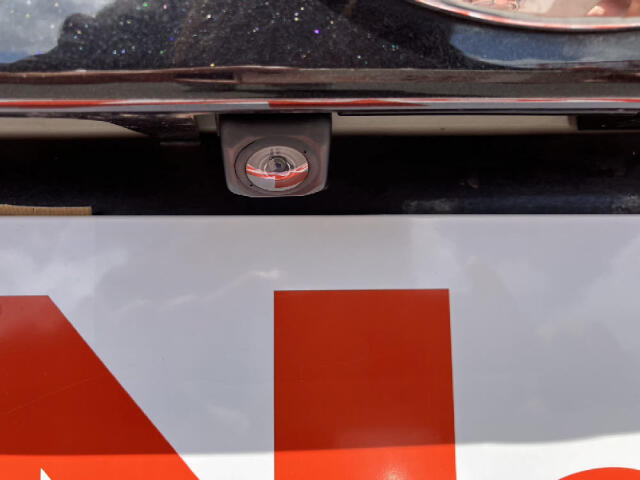 入庫後のお車は選任のスタッフによる清掃を実施！足回り、エンジンルーム、室内、室外を隅々まで綺麗にしております！全国配送も可能ですので、ご相談下さい！