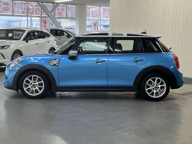 当店は今年で創業56周年の実績があり、品質と信頼に自信があります！全てのお車に外部検査（AIS）を導入致し、お車の状態をしっかりお伝え致します！