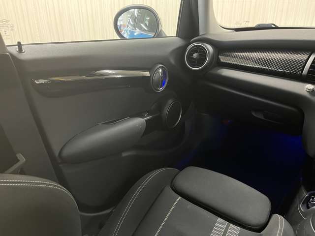 BCN両毛店は大規模『400台』の中古車を展示中！更に当社全店21店舗の総在庫台数はなんと・・10000台！ご要望のお車がお探しできる自信があります！そして取り寄せも可能ですのでまずはご来店お待ちしております！