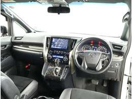 オシャレなインテリアで運転する気分も盛り上がりますよね＾＾