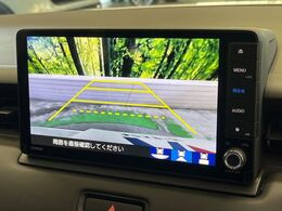 【バックカメラ】駐車時に後方がリアルタイム映像で確認できます。大型商業施設や立体駐車場での駐車時や、夜間のバック時に大活躍！運転スキルに関わらず、今や必須となった装備のひとつです！