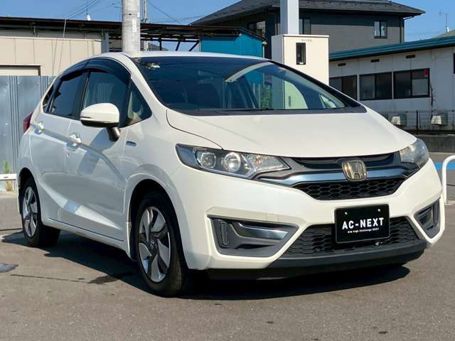 働いているスタッフは、中古車販売に携わってきたスタッフばかりなので車の知識やアドバイスはお任せください。「買ってよかった」「乗って楽しい」と思える一台のご提供をお約束します！