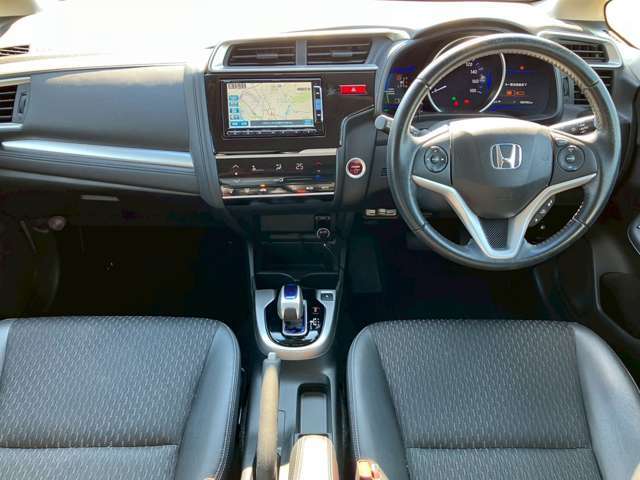 【整備工場完備】ご安心してお乗り頂くため環境を整えております。お車の定期メンテナンスの他、車検やタイヤ交換などもお任せください！