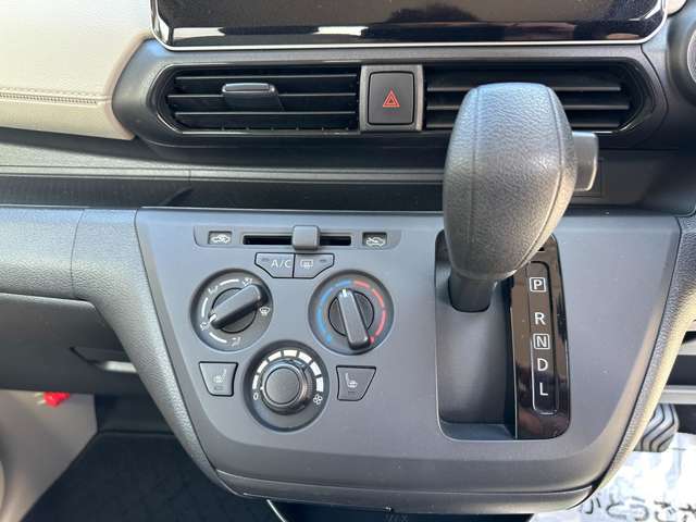 シートヒーターも運転席・助手席にはついています。