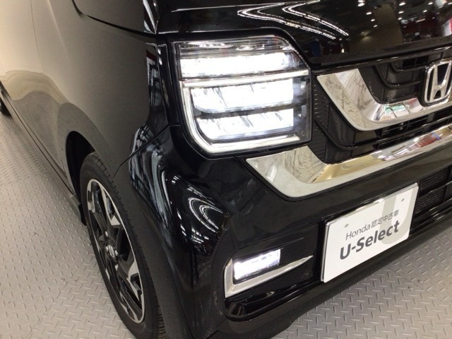 【LEDヘッドライト】ディスチャージヘッドライト（HID）と同等の明るさで、夜道や雨天走行が明るく視界良好！！　フォグライトも装備で、安心感さらにUPです♪安心ドライブを楽しんで下さい♪