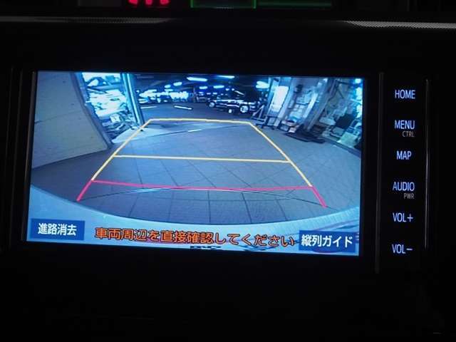 バックモニター付きなので駐車が苦手な方でも安心ですね！