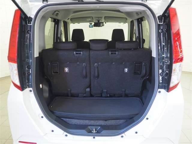 開口部の広いラゲージスペースは、ゴルフバックなどの荷物もラクラク積み込めます。