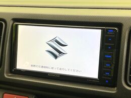 【純正ナビ】人気の純正ナビを装備しております。ナビの使いやすさはもちろん、オーディオ機能も充実！キャンプや旅行はもちろん、通勤や買い物など普段のドライブも楽しくなるはず♪
