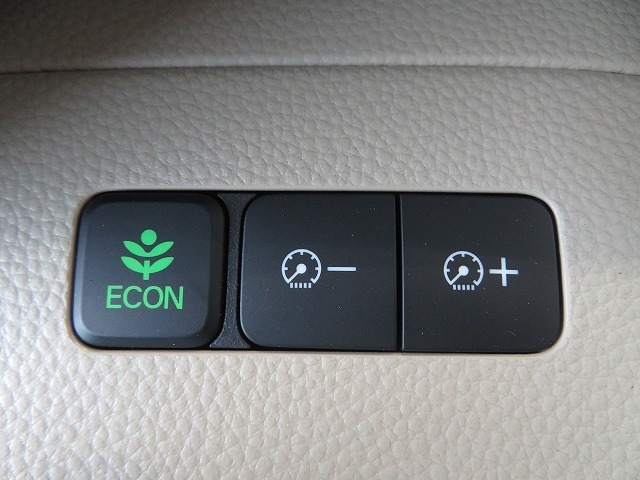 ECONボタンで低燃費モードに☆☆☆ECONスイッチを上手に使ってエコドライブ♪♪環境にもお財布にも優しい装備です☆☆☆