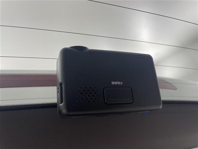 【ドライブレコーダー】映像・音声などの運転中の記録を残します。事故などを起こした起こされた時の証拠になりえますので、もしも時でも安心ですね。