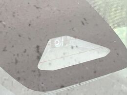 【トヨタセーフティセンス】走行中に前方の車両等を認識し、衝突しそうな時は警報とブレーキで衝突回避と被害軽減をアシスト。より安全にドライブをお楽しみいただけます。