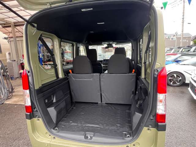 4人乗車でも十分な荷室空間♪