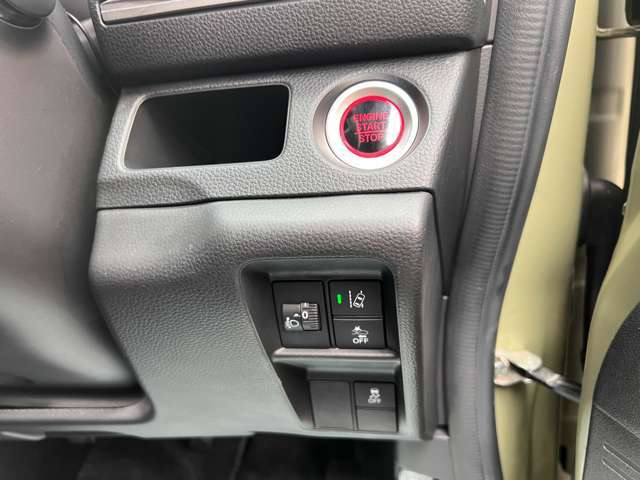 ホンダセンシング機能付きですので、安全装備充実です♪アダプティブクルーズコントロール、レーンキープアシスト、衝突被害軽減ブレーキなど完備♪