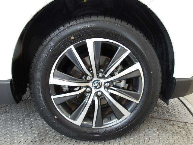 純正18インチアルミ！タイヤサイズは225/60R18です