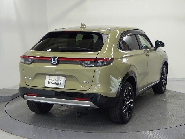 プライバシーガラスが装備されています。外を見るときには気にならずに、後方車両からは車内が見えにくい設計です、周りを気にせず、快適に運転できますよ。