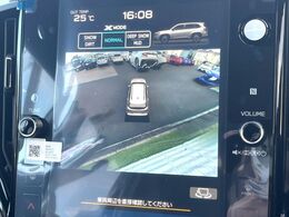 【マルチテレインモニター】車のフロントやサイドのカメラ画像を同時にモニター表示することで、悪路や狭い道を走行時でも周囲の状況確認ができ安心！本格SUVにうれしい装備です♪