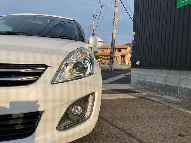 純正HIDのヘッドライトとフォグランプ装備で夜も安心です。