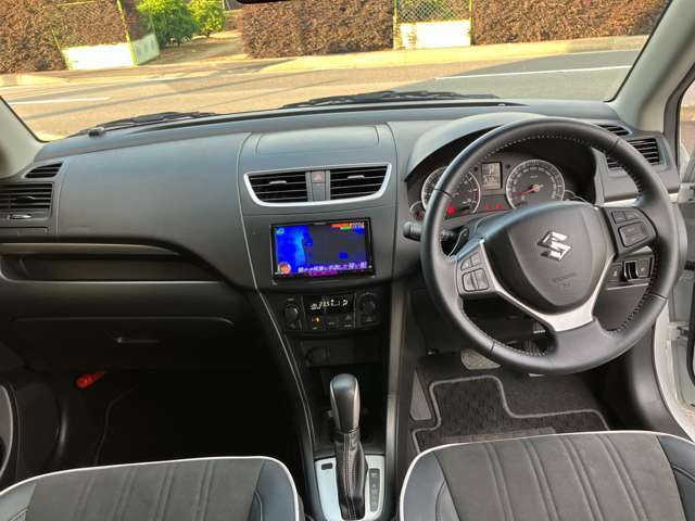 運転席回りは使いやすい工夫がされており見晴らしもいいです。