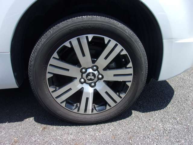 タイヤサイズ　225/55R18　純正18インチアルミホイール