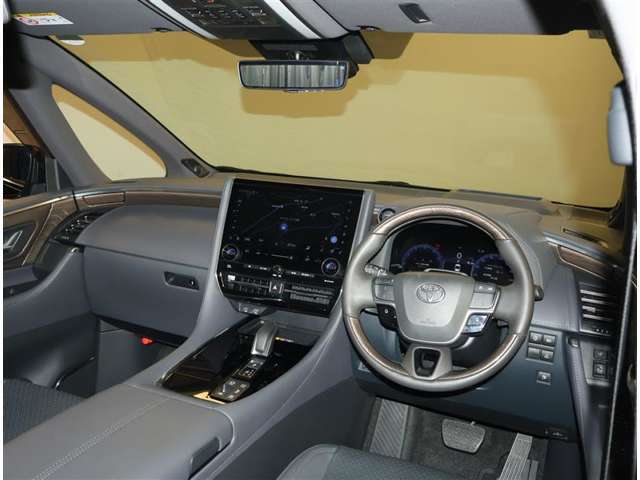 オシャレなインテリアで運転する気分も盛り上がりますよね＾＾