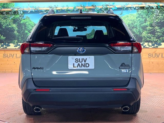 安心の最長10年・走行無制限保証（有償）をご用意。保証内容も充実はもちろん、無料点検＆オイル交換や、年中無休の全国・24時間ロードサービスも付帯されておりますのでご安心下さい。