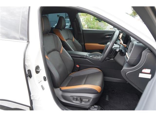 運転席にはシートヒーター・ベンチレーション・メモリー機能付パワーシート装備で快適なドライブをサポートしてくれます☆シートコンディション良好です☆