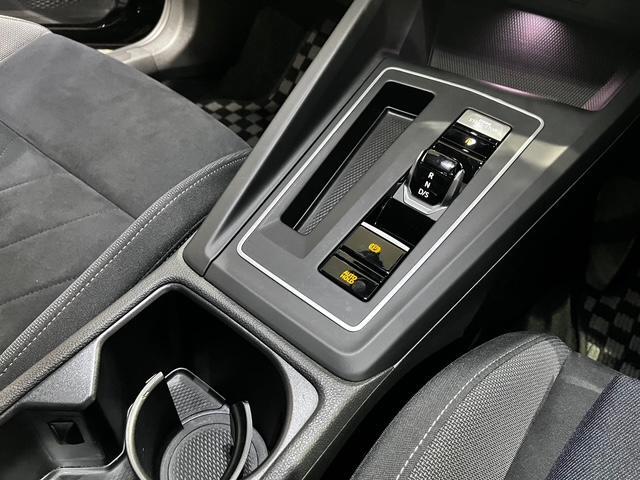 小型シフトレバーは指先で快適に操作可能です！
