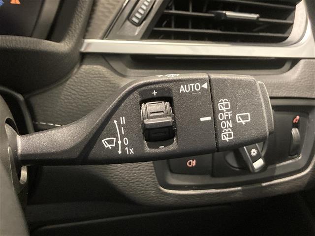【運転席操作部】『運転席周辺の装備』の画像になります。快適なドライブを楽しむための機能が装備されています！運転席から触れるので使いやすいです！
