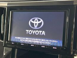 【純正ナビ】人気の純正ナビを装備しております。ナビの使いやすさはもちろん、オーディオ機能も充実！キャンプや旅行はもちろん、通勤や買い物など普段のドライブも楽しくなるはず♪