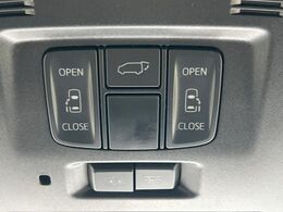 【両側パワースライドドア】スマートキーや運転席のスイッチで後席両側スライドドアの開閉が可能♪電動だから力を入れてドアを開ける必要が無く、小さなお子様でも簡単に開け閉めでき快適です♪