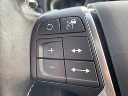 ●レーダークルーズコントロール：前の車との車間距離を一定にとりつつ、一定速度で自動走行してくれる次世代のクルーズコントロール！主に高速道路や自動車専用道路で使用する便利な機能です！