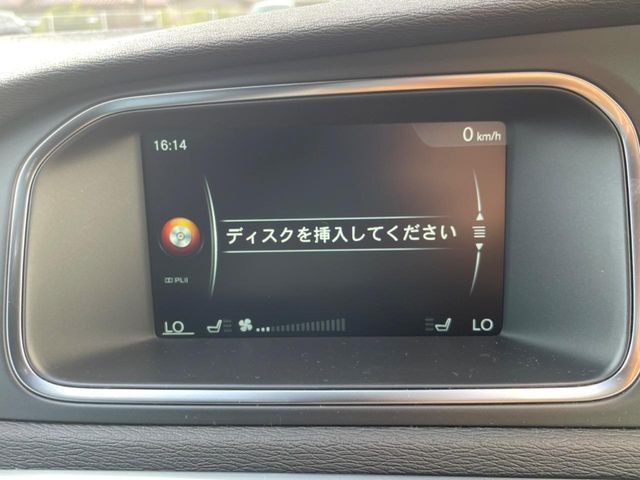 【ボルボ純正ナビ】インテリアに溶け込むスタイリッシュな「専用設計」メーカーナビを装備♪視認性や操作性など基本性能にも優れ、より上質なカーライフをお楽しみいただけます。
