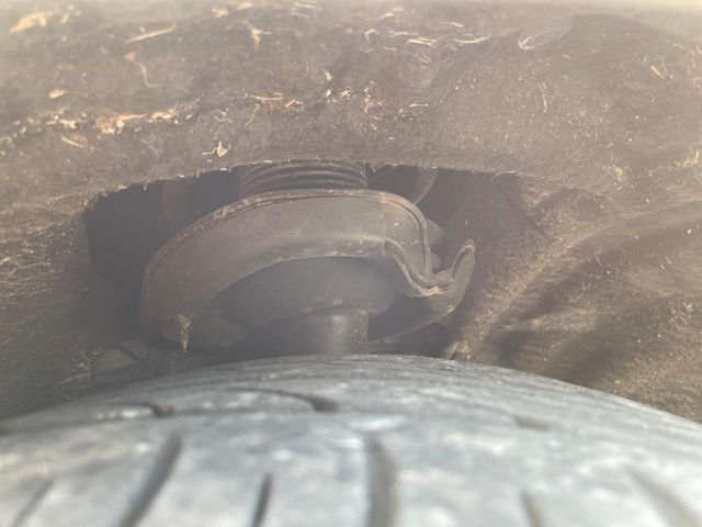 お車を安心してお乗りいただく為には、足回りの定期点検が欠かせません。サービスサポート（有償保証）では無料点検もご提供しており、安心のカーライフをお過ごしいただけるサポート体制が整っています。